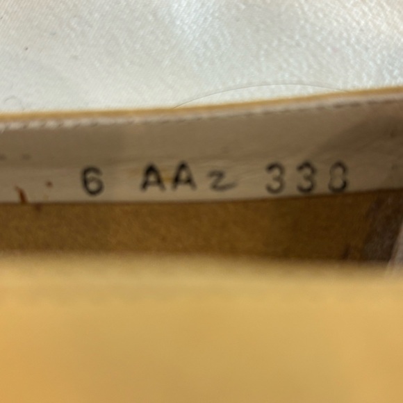 SALVATORE FERRAGAMO Sz 6AA Slip On Low Heel Suede Bow Toe Cap Metal Plaquette - Picture 11 of 11